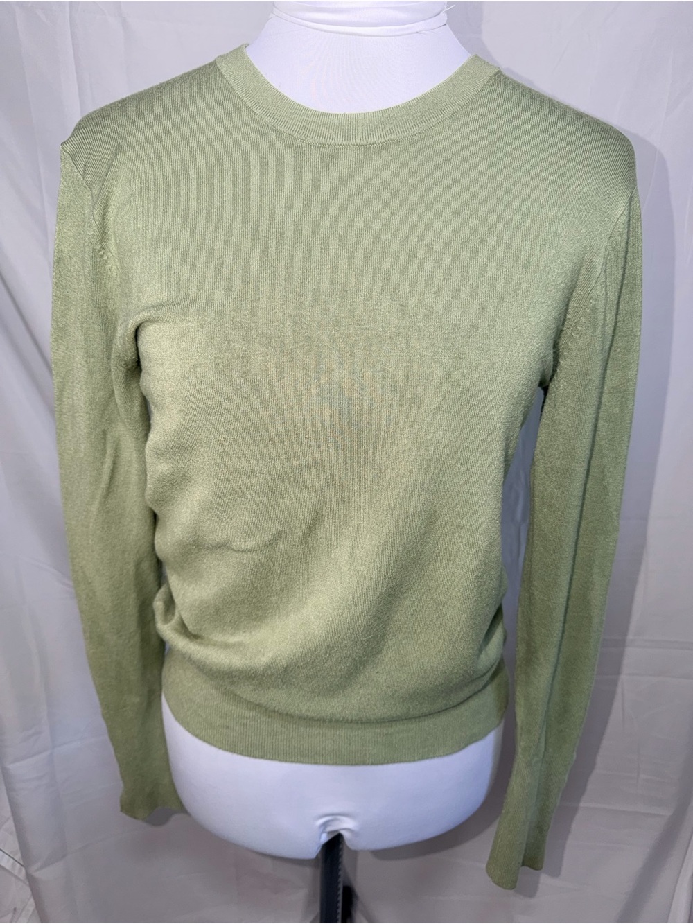 Zara fine knit crewneck sweater in a light pistachio